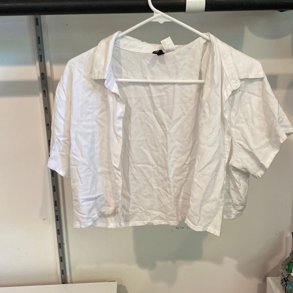 Women’s White cropped button up